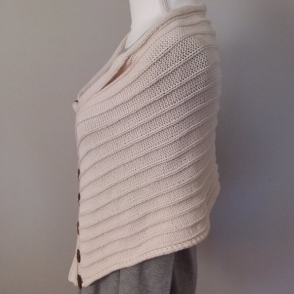 Pure & Co. ♡ Hand-knit White Shawl with Coconut Buttons - Picture 5 of 7